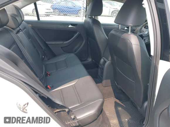 2014 Volkswagen Jetta SE z VIN 3VWD17AJ4EM288282, wystawiony jako IAAI lot #42404774 z przebiegiem 116 292 mil mil oraz . Historia ofert i sprzedaży dostępna na DreamBid. Obrazek 8.