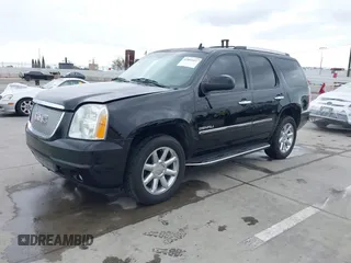 2013 GMC Yukon Denali with VIN 1GKS2EEF2DR348109, listed as a IAAI auction lot 41895426 with 121,590 mi miles. Bid and sale history available at carsss.com. Image 17.