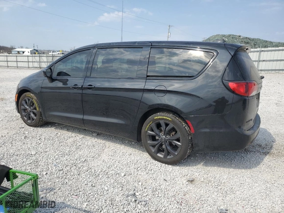 2018 Chrysler Pacifica Touring Plus with VIN 2C4RC1FG8JR352596, listed as a Copart auction lot 49112905 with 147,660 mi miles and Salvage Title. Bid and sale history available at carsss.com. Image 2.