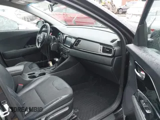 2017 Kia Niro Touring Launch Edition with VIN KNDCC3LC0H5069071, listed as a IAAI auction lot 41673947 with 148,168 mi miles. Bid and sale history available at carsss.com. Image 5.