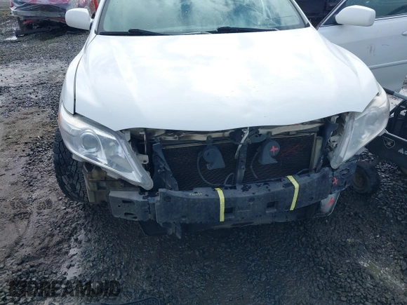 2011 Toyota Camry LE z VIN 4T1BF3EK8BU728563, wystawiony jako IAAI lot #41783543 z przebiegiem 294 062 mil mil oraz . Historia ofert i sprzedaży dostępna na DreamBid. Obrazek 6.