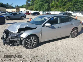 2023 Nissan Altima SV z VIN 1N4BL4DV7PN311554, wystawiony jako Copart lot #58295295 z przebiegiem 42 698 mil mil oraz Szkoda całkowita • Salvage title. Historia ofert i sprzedaży dostępna na DreamBid. Obrazek 1.