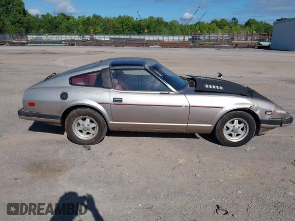 1983 Datsun 280ZX z VIN JN1HZ04S9DX573578, wystawiony jako IAAI lot #42516151 z przebiegiem 135 572 mil mil oraz . Historia ofert i sprzedaży dostępna na DreamBid. Obrazek 13.