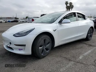 2019 Tesla Model 3 Mid Range z VIN 5YJ3E1EAXKF429382, wystawiony jako Copart lot #56172625 z przebiegiem Nie podano mil oraz Szkoda całkowita • Salvage title. Historia ofert i sprzedaży dostępna na DreamBid. Obrazek 1.