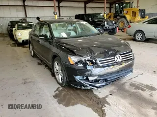 2015 Volkswagen Passat Sport z VIN 1VWBT7A32FC120193, wystawiony jako Copart lot #53448315 z przebiegiem 27 996 mil mil oraz Szkoda całkowita • Salvage title. Historia ofert i sprzedaży dostępna na DreamBid. Obrazek 13.