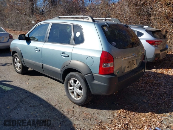 2008 Hyundai Tucson SE with VIN KM8JN12D38U734630, listed as a IAAI auction lot 40819696 with 240,265 mi miles and . Bid and sale history available at DreamBid. Image 3.