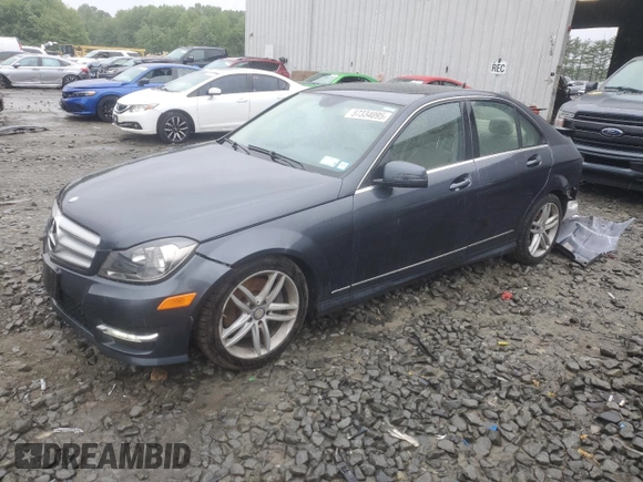 2013 Mercedes-Benz C 300 Sport z VIN WDDGF8AB9DR272176, wystawiony jako Copart lot #57334095 z przebiegiem 125 027 mil mil oraz Szkoda całkowita • Salvage title. Historia ofert i sprzedaży dostępna na DreamBid. Obrazek 1.