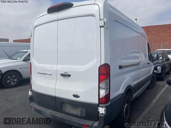 2021 Ford Transit Cargo z VIN 1FTBR1C8XMKA20224, wystawiony jako IAAI lot #42789308 z przebiegiem 76 845 mil mil oraz . Historia ofert i sprzedaży dostępna na DreamBid. Obrazek 10.