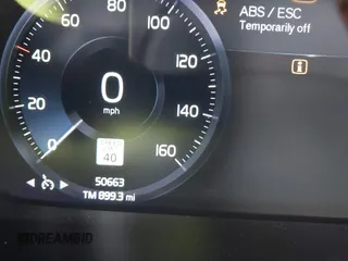 2022 Volvo XC40 Momentum z VIN YV4AC2HK5N2748975, wystawiony jako IAAI lot #42193600 z przebiegiem 50 663 mil mil oraz . Historia ofert i sprzedaży dostępna na DreamBid. Obrazek 7.