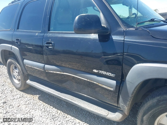 2002 Chevrolet Tahoe LT with VIN 1GNEC13Z42R245581, listed as a IAAI auction lot 41810788 with 228,166 mi miles. Bid and sale history available at carsss.com. Image 6.