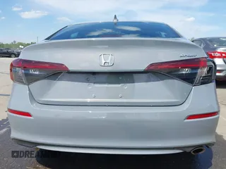 2025 Honda Civic Sport z VIN 2HGFE2F59SH542403, wystawiony jako IAAI lot #42064327 z przebiegiem 12 352 mil mil oraz . Historia ofert i sprzedaży dostępna na DreamBid. Obrazek 16.