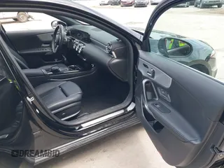 2021 Mercedes-Benz A 220 z VIN W1K3G4FB3MJ278745, wystawiony jako IAAI lot #42386479 z przebiegiem 33 282 mil mil oraz . Historia ofert i sprzedaży dostępna na DreamBid. Obrazek 5.
