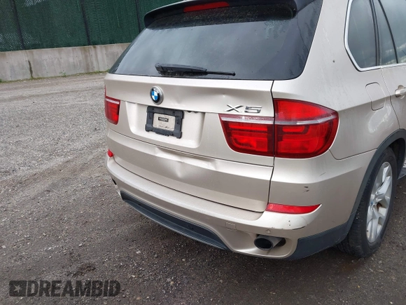 2013 BMW X5 xDrive35i z VIN 5UXZV4C58DL993516, wystawiony jako IAAI lot #42192619 z przebiegiem 153 840 mil mil oraz . Historia ofert i sprzedaży dostępna na DreamBid. Obrazek 6.