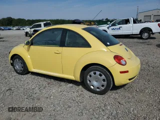 2010 Volkswagen New Beetle Coupe with VIN 3VWPG3AG5AM014477, listed as a Copart auction lot 72705134 with 132,244 mi miles and Salvage Title. Bid and sale history available at carsss.com. Image 2.