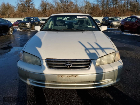 2001 Toyota Camry CE with VIN JT2BG22K310571331, listed as a Copart auction lot 44842295 with 132,839 mi miles and Clean Title. Bid and sale history available at carsss.com. Image 5.