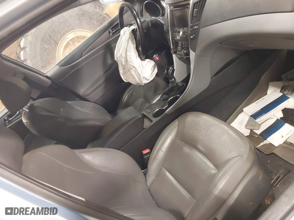 2013 Hyundai Sonata Hybrid Limited with VIN KMHEC4A44DA072580, listed as a IAAI auction lot 41489951 with 166,483 mi miles. Bid and sale history available at carsss.com. Image 5.