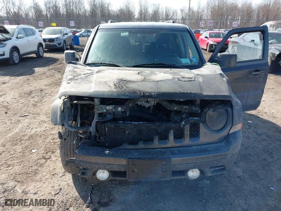 2014 Jeep Patriot Latitude with VIN 1C4NJRFB7ED892604, listed as a IAAI auction lot 41800290 with 111,440 mi miles. Bid and sale history available at carsss.com. Image 6.