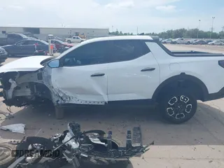 2022 Hyundai Santa Cruz SEL z VIN 5NTJBDAE5NH007005, wystawiony jako IAAI lot #42058065 z przebiegiem 30 825 mil mil oraz . Historia ofert i sprzedaży dostępna na DreamBid. Obrazek 15.