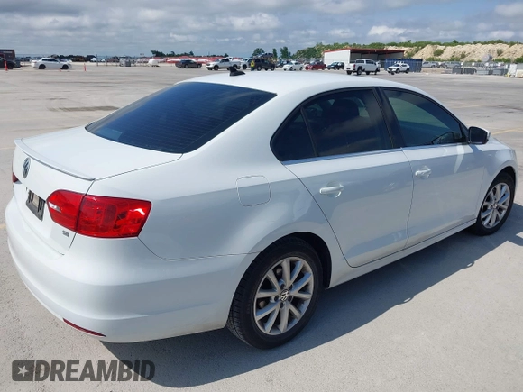 2014 Volkswagen Jetta SE with VIN 3VWD07AJ2EM444256, listed as a IAAI auction lot 42383287 with 99,654 mi miles and . Bid and sale history available at DreamBid. Image 4.