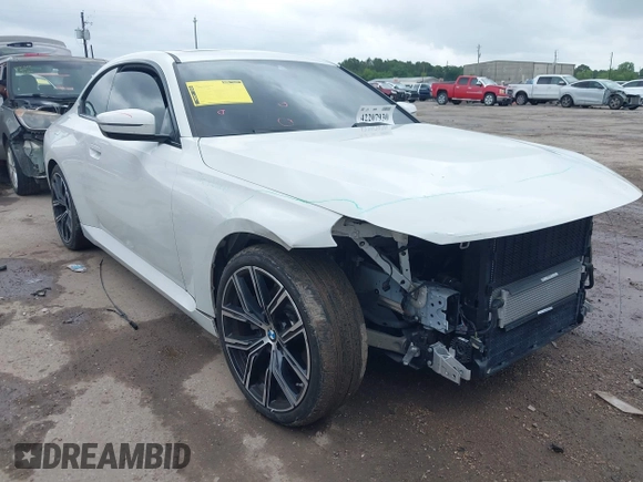 2023 BMW 2 Series 230i z VIN 3MW23CM02P8D39187, wystawiony jako IAAI lot #42207930 z przebiegiem 23 310 mil mil oraz . Historia ofert i sprzedaży dostępna na DreamBid. Obrazek 1.