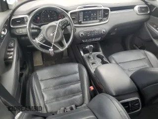 2018 Kia Sorento EX z VIN 5XYPHDA59JG400921, wystawiony jako Copart lot #56430855 z przebiegiem 151 075 mil mil oraz Szkoda całkowita • Salvage title. Historia ofert i sprzedaży dostępna na DreamBid. Obrazek 8.