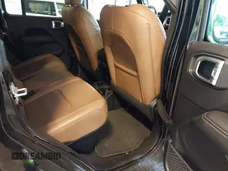 2020 Jeep Gladiator Overland with VIN 1C6HJTFG5LL140142, listed as a IAAI auction lot 42452310 with 111,884 mi miles and . Bid and sale history available at DreamBid. Image 8.
