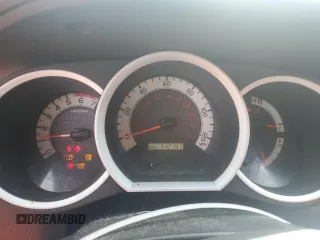 2015 Toyota Tacoma PreRunner z VIN 5TFJX4GN6FX044397, wystawiony jako Copart lot #56922215 z przebiegiem 112 187 mil mil oraz Szkoda całkowita • Salvage title. Historia ofert i sprzedaży dostępna na DreamBid. Obrazek 9.