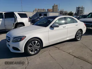 2018 Mercedes-Benz C 300 z VIN 55SWF4KB2JU236438, wystawiony jako Copart lot #63813405 z przebiegiem 53 986 mil mil oraz Szkoda całkowita • Salvage title. Historia ofert i sprzedaży dostępna na DreamBid. Obrazek 1.