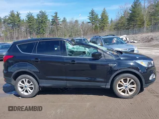 2019 Ford Escape SE z VIN 1FMCU9GD9KUA66049, wystawiony jako IAAI lot #41901054 z przebiegiem 35 545 mil mil oraz . Historia ofert i sprzedaży dostępna na DreamBid. Obrazek 18.