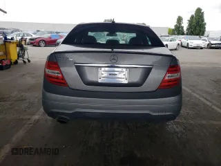 2014 Mercedes-Benz C 250 Sport z VIN WDDGF4HB8EG217004, wystawiony jako Copart lot #58807465 z przebiegiem 81 687 mil mil oraz Szkoda całkowita • Salvage title. Historia ofert i sprzedaży dostępna na DreamBid. Obrazek 6.