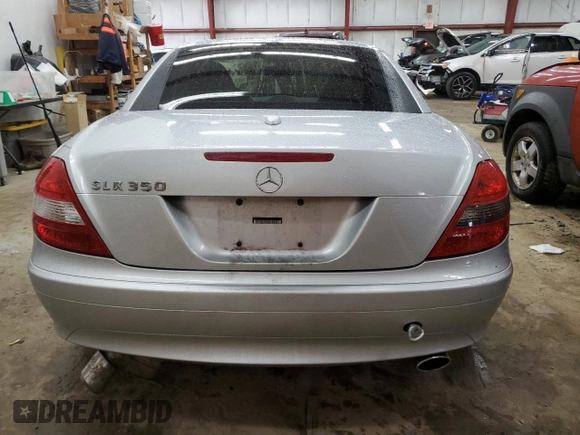 2008 Mercedes-Benz SLK 350 z VIN WDBWK56F08F180858, wystawiony jako Copart lot #43420175 z przebiegiem 142 194 mil mil oraz Szkoda całkowita • Salvage title. Historia ofert i sprzedaży dostępna na DreamBid. Obrazek 6.