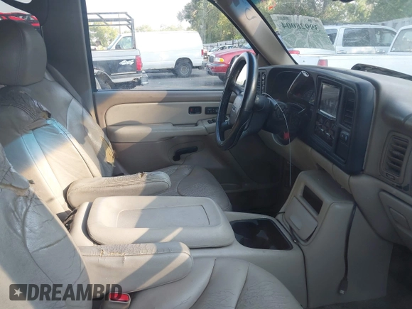 2001 GMC Yukon XL SLT with VIN 3GKGK26G21G155501, listed as a IAAI auction lot 39928004 with 338,183 mi miles. Bid and sale history available at carsss.com. Image 5.