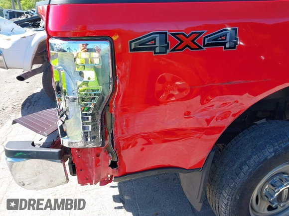2017 Ford F-250 XLT with VIN 1FTBF2B66HED16070, listed as a IAAI auction lot 42259695 with 105,066 mi miles and . Bid and sale history available at DreamBid. Image 17.