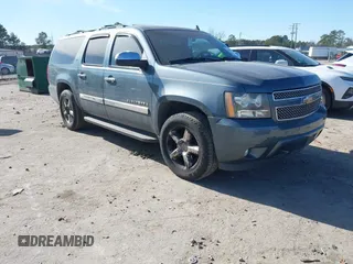 2008 Chevrolet Suburban LTZ z VIN 1GNFC160X8R173120, wystawiony jako IAAI lot #41422800 z przebiegiem 240 167 mil mil oraz . Historia ofert i sprzedaży dostępna na DreamBid. Obrazek 1.