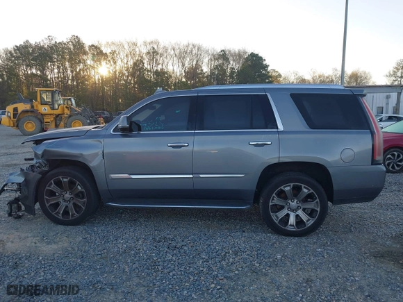 2018 Cadillac Escalade Luxury with VIN 1GYS3BKJ1JR307525, listed as a IAAI auction lot 41800377 with 171,484 mi miles. Bid and sale history available at carsss.com. Image 14.