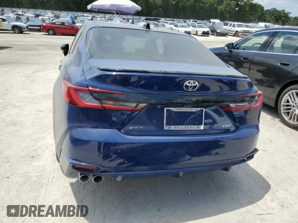 2025 Toyota Camry LE z VIN 4T1DAACK9SU000961, wystawiony jako Copart lot #58364245 z przebiegiem 11 465 mil mil oraz Szkoda całkowita • Salvage title. Historia ofert i sprzedaży dostępna na DreamBid. Obrazek 6.