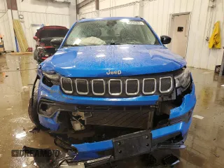 2022 Jeep Compass Latitude Lux with VIN 3C4NJDFB7NT208695, listed as a Copart auction lot 45760855 with 52,491 mi miles and Salvage Title. Bid and sale history available at carsss.com. Image 5.