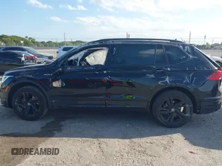 2024 Volkswagen Tiguan SE R-Line Black с VIN 3VVCB7AX7RM036985, выставлен на аукционе IAAI как лот 41709085 с пробегом 19 255 миль миль и . История ставок и продаж доступна на DreamBid. Изображение 15.