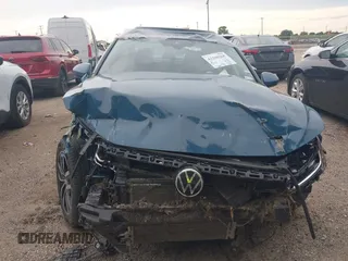 2025 Volkswagen Jetta SE z VIN 3VW7X7BU0SM043351, wystawiony jako IAAI lot #42188268 z przebiegiem 3 643 mil mil oraz . Historia ofert i sprzedaży dostępna na DreamBid. Obrazek 12.