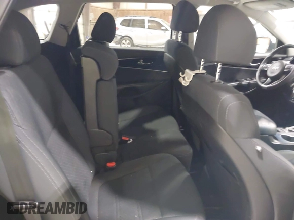 2018 Kia Sorento LX with VIN 5XYPGDA34JG360880, listed as a IAAI auction lot 41891431 with 90,996 mi miles. Bid and sale history available at carsss.com. Image 8.