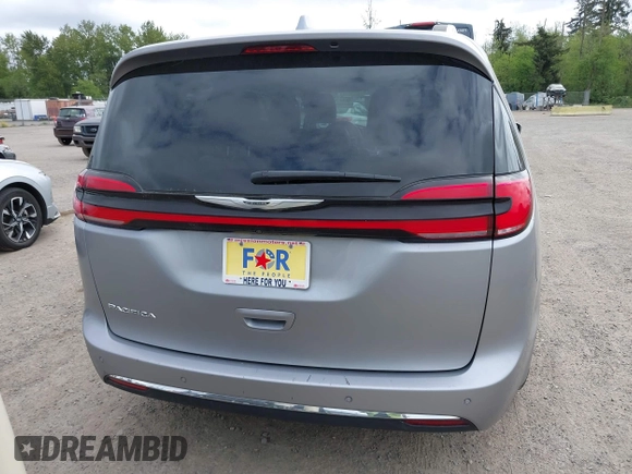 2021 Chrysler Pacifica Touring L with VIN 2C4RC1BG3MR552828, listed as a IAAI auction lot 42207838 with 67,917 mi miles and . Bid and sale history available at DreamBid. Image 16.
