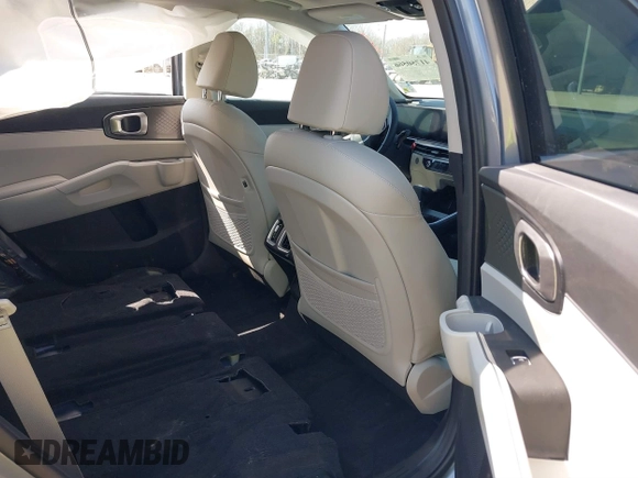 2025 Kia Sorento EX z VIN 5XYRH4JF9SG325771, wystawiony jako IAAI lot #41750566 z przebiegiem 2 834 mil mil oraz . Historia ofert i sprzedaży dostępna na DreamBid. Obrazek 8.