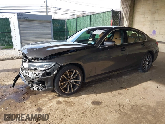 2021 BMW 3 Series 330i xDrive z VIN 3MW5R7J03M8B87133, wystawiony jako IAAI lot #42005842 z przebiegiem 28 668 mil mil oraz . Historia ofert i sprzedaży dostępna na DreamBid. Obrazek 2.