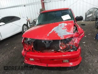 2000 Chevrolet S-10 LS with VIN 1GCCS19W2Y8203649, listed as a IAAI auction lot 41710234 with 153,616 mi miles. Bid and sale history available at carsss.com. Image 13.
