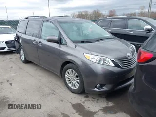 2013 Toyota Sienna XLE AAS with VIN 5TDYK3DC4DS327135, listed as a IAAI auction lot 42026628 with 141,982 mi miles. Bid and sale history available at carsss.com. Image 1.