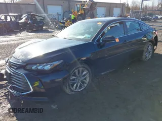 2019 Toyota Avalon XLE with VIN 4T1BZ1FB6KU013940, listed as a IAAI auction lot 42045140 with 67,368 mi miles. Bid and sale history available at carsss.com. Image 2.