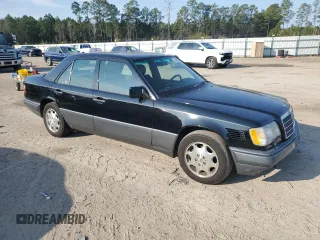 1995 Mercedes-Benz E Class with VIN WDBEB31E0SC232707, listed as a Copart auction lot 44348885 with 310,955 mi miles and Clean Title. Bid and sale history available at carsss.com. Image 4.