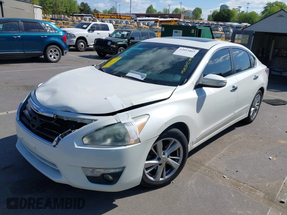 2015 Nissan Altima SV z VIN 1N4AL3AP9FC233381, wystawiony jako IAAI lot #42053865 z przebiegiem 176 593 mil mil oraz . Historia ofert i sprzedaży dostępna na DreamBid. Obrazek 2.