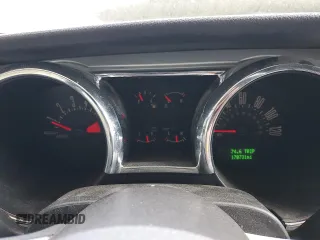 2005 Ford Mustang Deluxe с VIN 1ZVFT84N555231554, выставлен на аукционе Copart как лот 51562685 с пробегом 178 731 миль миль и Списание • Salvage title. История ставок и продаж доступна на DreamBid. Изображение 9.