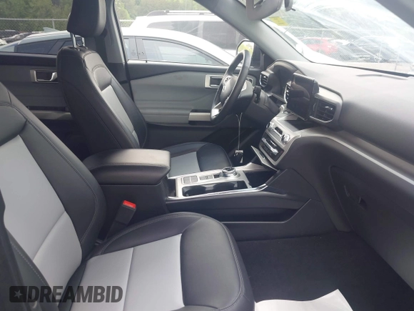 2022 Ford Explorer XLT z VIN 1FMSK7DH8NGB12227, wystawiony jako IAAI lot #42171362 z przebiegiem 7 543 mil mil oraz . Historia ofert i sprzedaży dostępna na DreamBid. Obrazek 5.